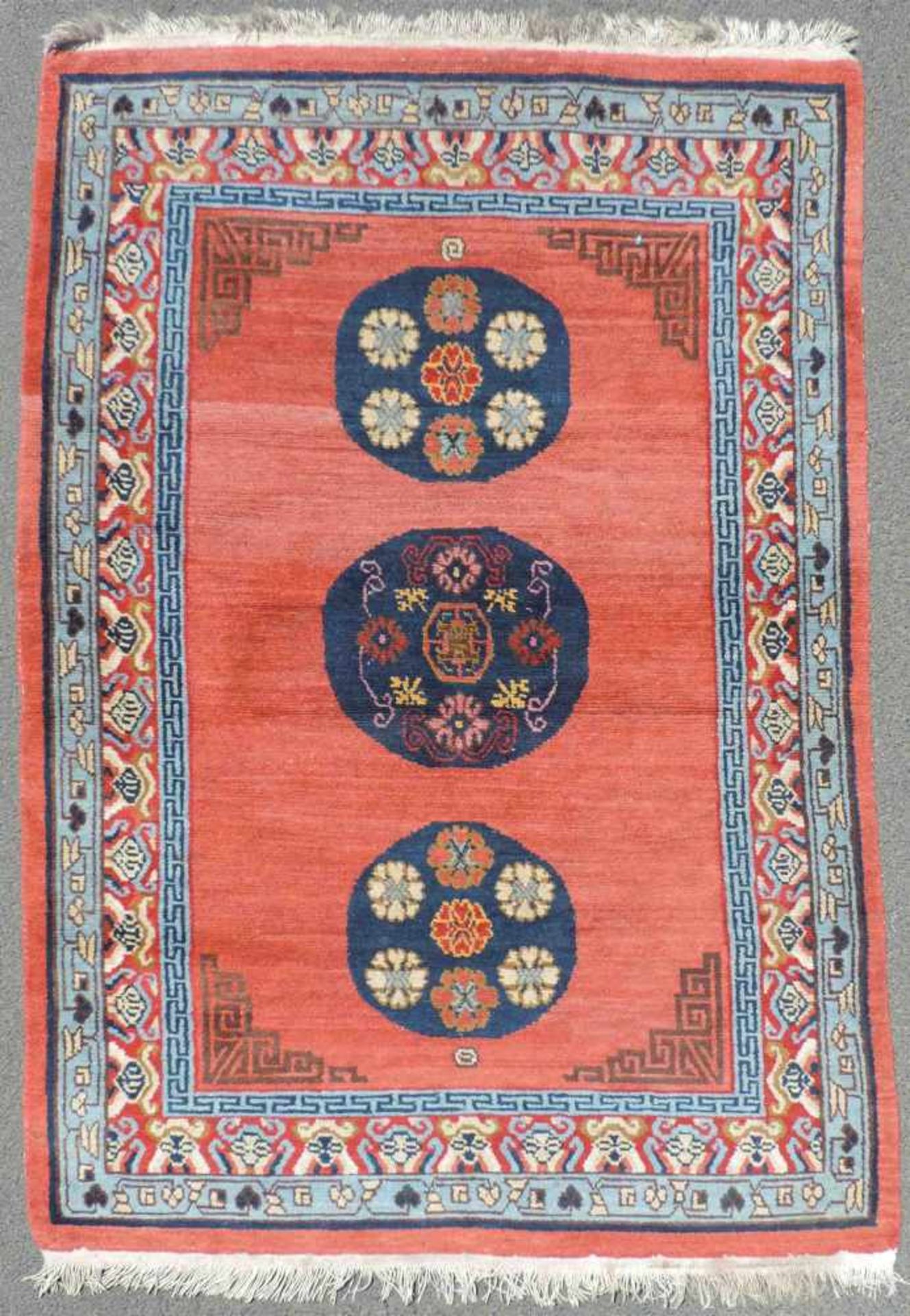 Khaden Meditationsteppich. Nepal / Tibet, Mitte 20. Jahrhundert. 192 cmx 126 cm. Handgeknüpft. Wolle