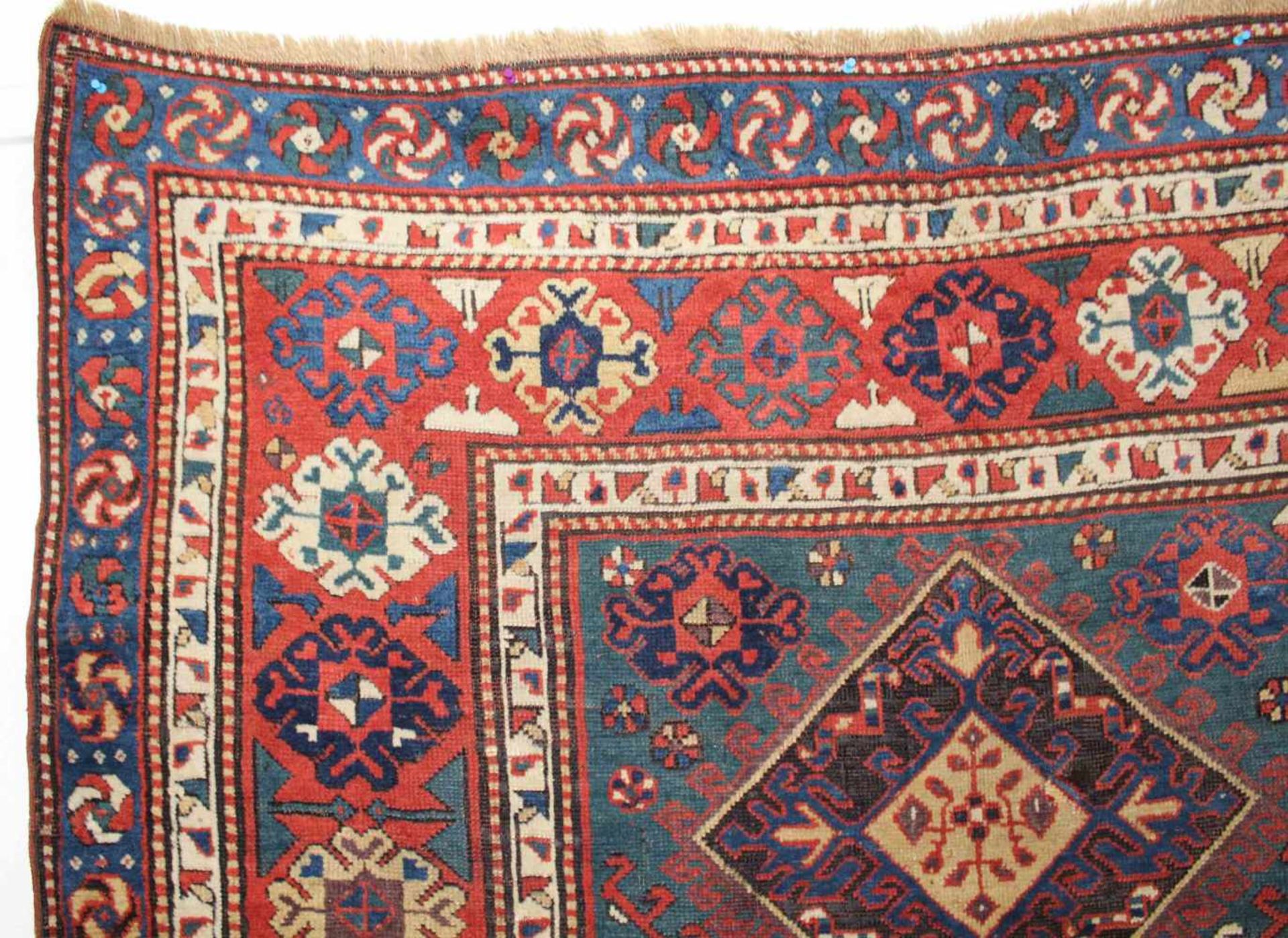 Kasak Shah-Savan Dorfteppich. Kaukasus, antik, Mitte 19. Jahrhundert. 204 cm x 153 cm. Handgeknüpft. - Bild 6 aus 8
