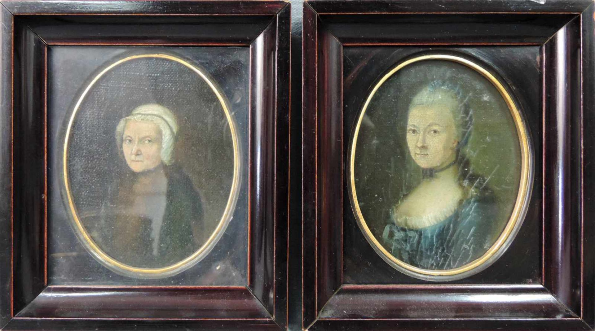 PORTRAITIST (XIX). Porträts zweier Damen. Miniaturen. Je 10,5 cm x 8,5 cm oval. Unsigniert. Eines