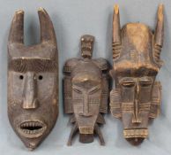 3 Kpeliye? Masken. West Afrika. Senufo? Erworben in Liberia um 1974. Tiermasken auch mit Hörnern.