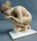 Ernst WENCK (1865 - 1929). Trinkende. Für Rosenthal. Porzellan. Farbig. 17,5 cm x 18,5 cm x 10 cm.