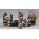 8 Figuren und ein Becher. Erworben in Liberia um 1974. 7 mal aus Stein. Eine Figur Terrakotta. Der