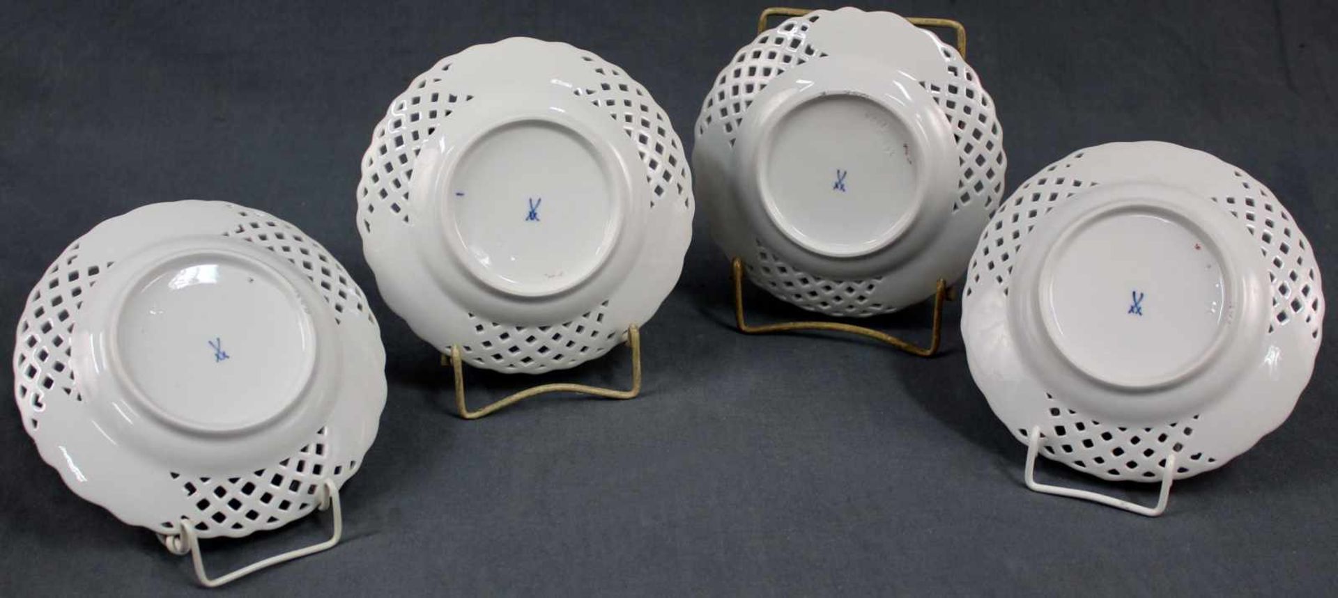 4 Durchbruchteller, Meissen Porzellan. Bis 15,4 cm Durchmesser. 4 perforated plates, Meissen - Bild 4 aus 4