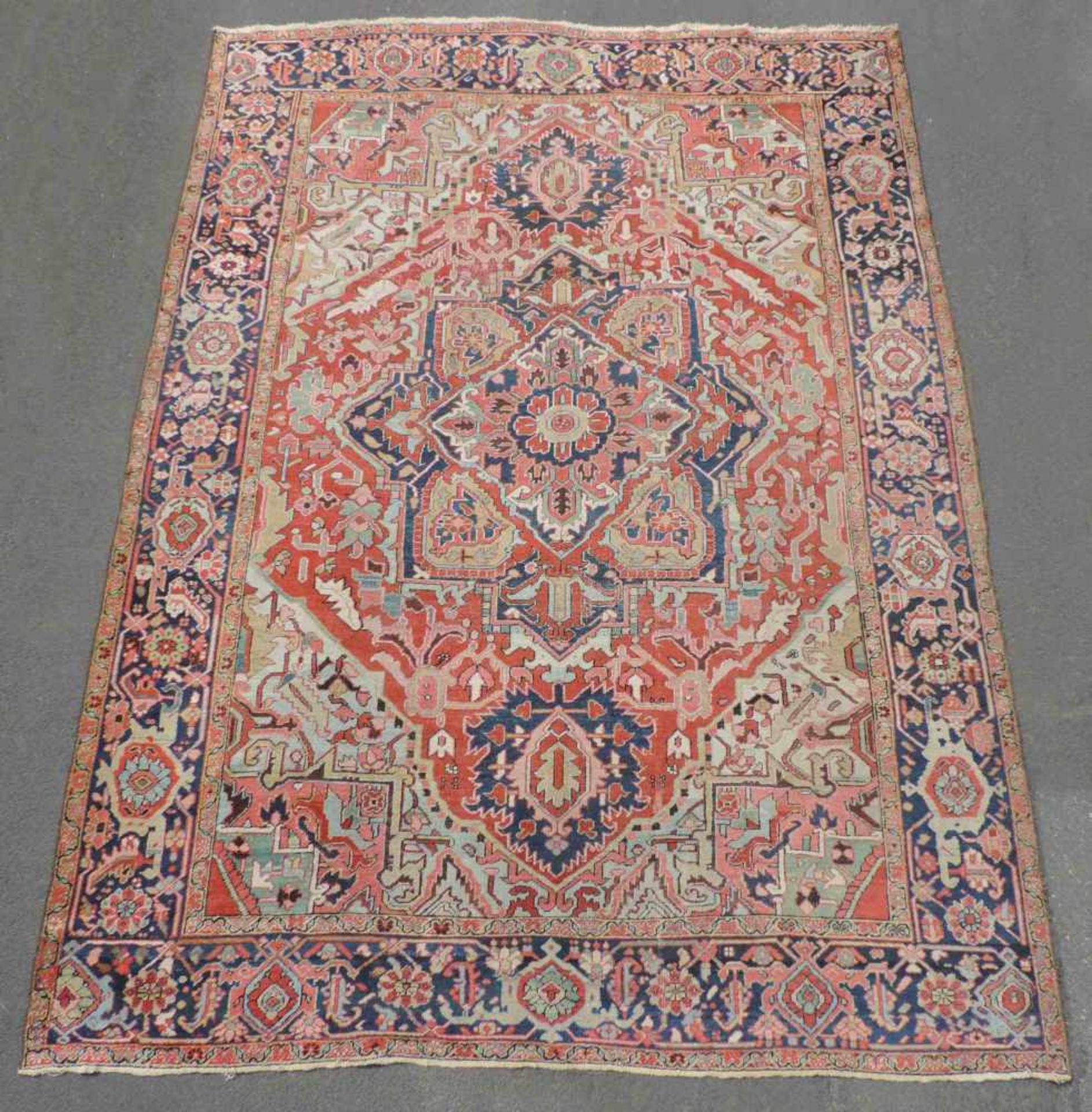 Heris "Serapi" Perserteppich. Iran. Antik, um 1900. 410 cm x 295 cm. Handgeknüpft. Wolle auf