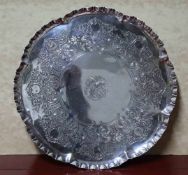 Platte mit Wappen. Silber geprüft. 899 Gramm. Durchmesser 35,5 cm. Plate with coat of arms. Silver