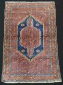Hamadan Perserteppich. Iran, alt um 1930. Wohl Naturfarben. 197 cm x 133 cm. Handgeknüpft. Wolle auf