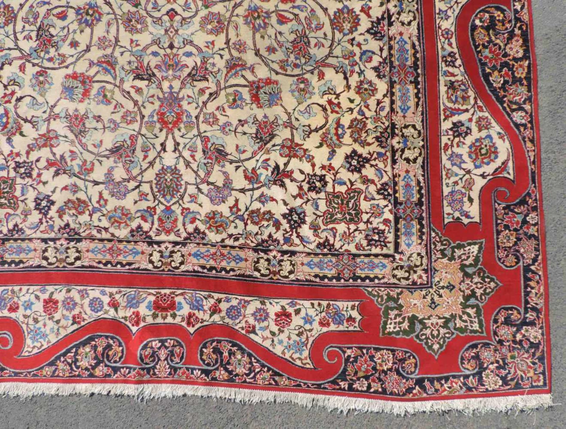 Isfahan Perserteppich. Iran. Mitte 20. Jahrhundert. Sehr feine Knüpfung. 362 cm x 260 cm. - Bild 4 aus 10