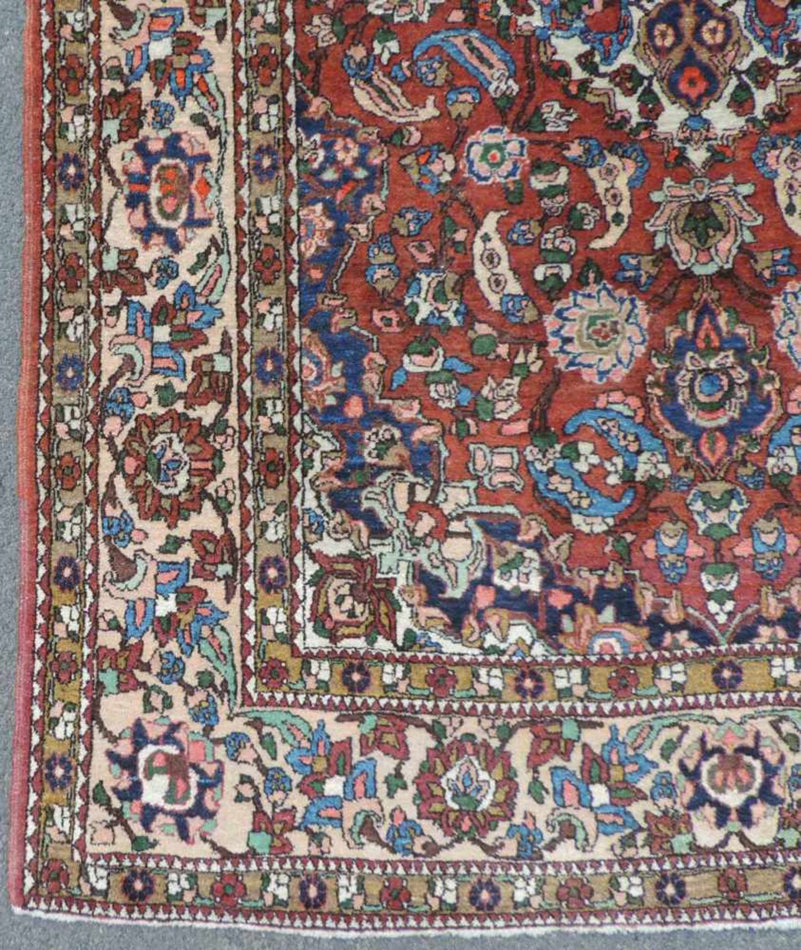 Isfahan Perserteppich. Iran, alt um 1930. Feine Knüpfung. 205 cm x 142 cm. Handgeknüpft. Wolle auf - Bild 4 aus 11