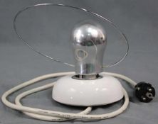 Wandlampe, wohl Artemide, 1980er Jahre. Funktion geprüft. 20 cm hoch gesamt. Wall lamp, probably