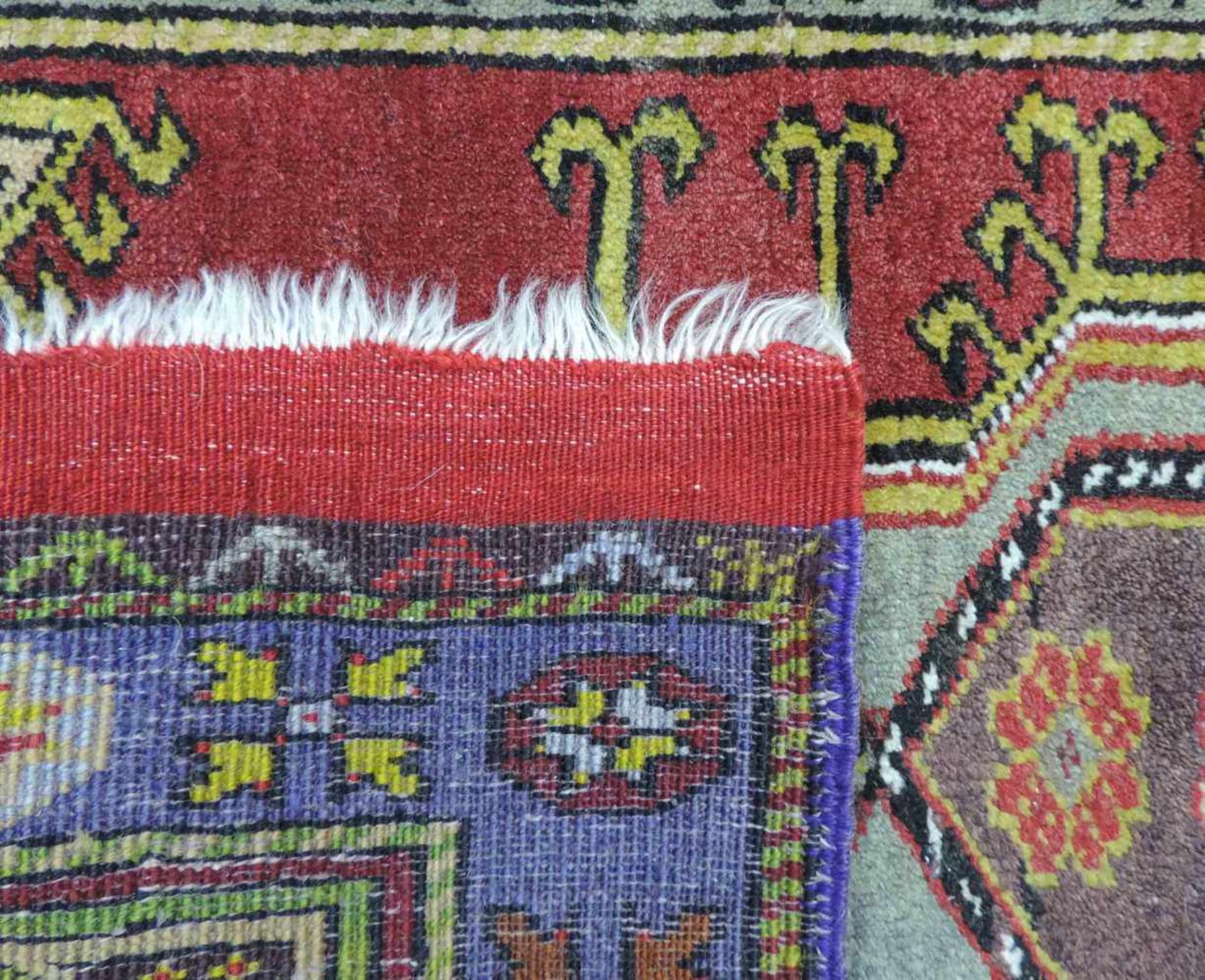 Yastik Sitzteppich. Kappadokien. Türkei. Alt, 1. Hälfte 20. Jahrhundert. 95 cm x 59 cm ohne - Bild 4 aus 4