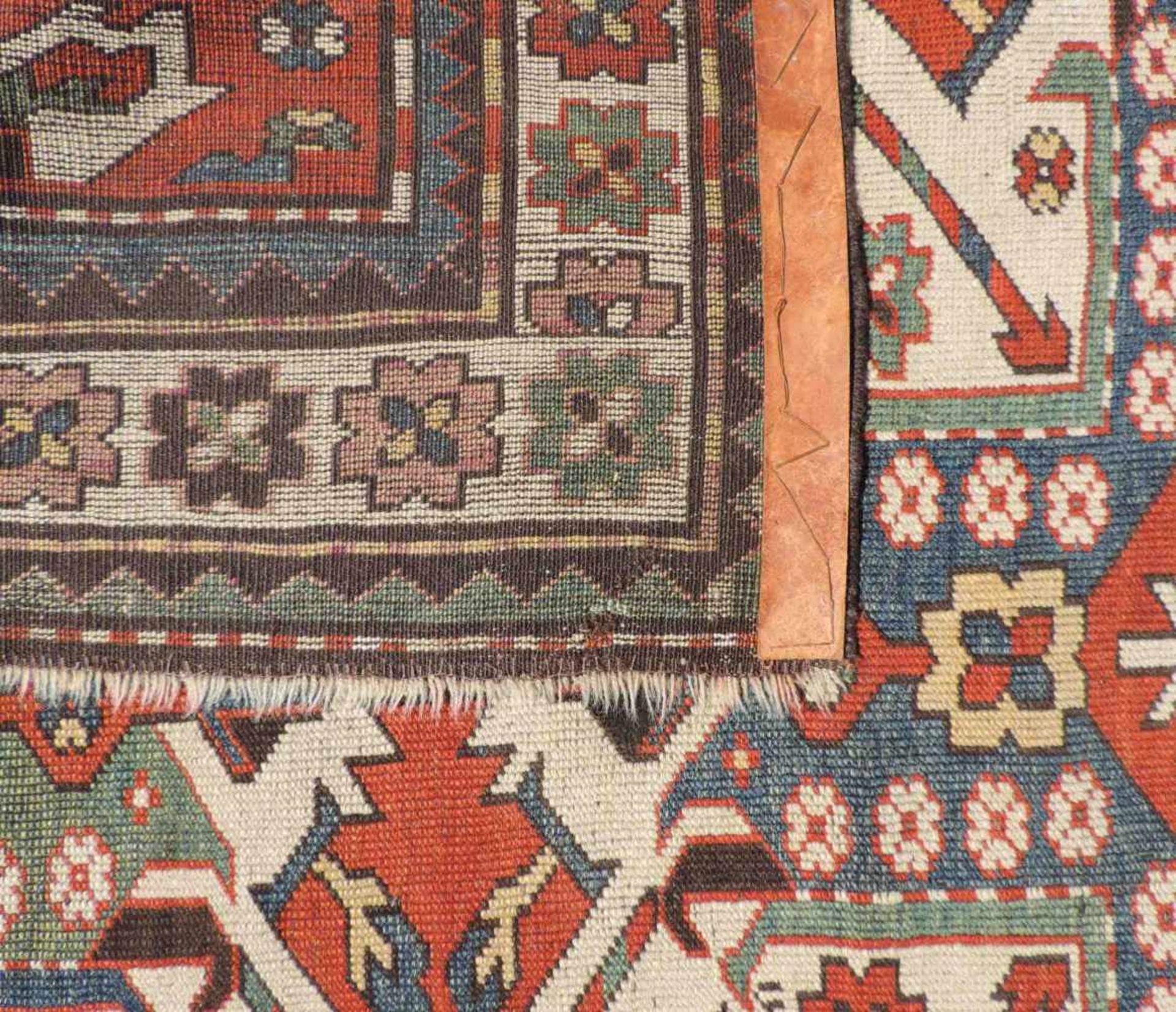 "Adler Kasak" Tschelaberd Dorfteppich. Kaukasus. Antik, um 1890. 249 cm x 161 cm. Orientteppich. - Bild 8 aus 8