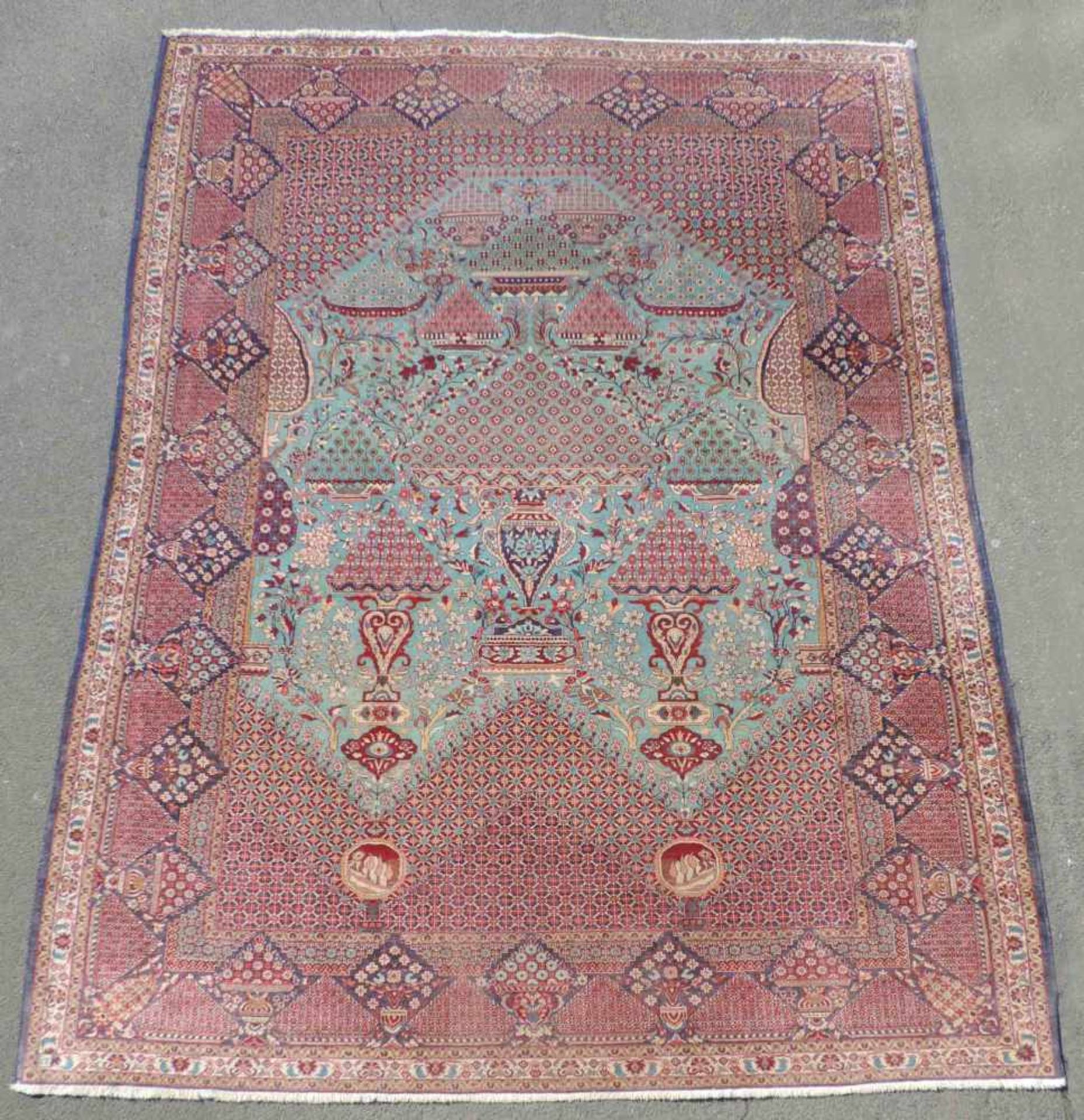 Teheran Perserteppich. Iran. Signiert. Sehr feine Knüpfung. 331 cm x 257 cm. Mitte 20.