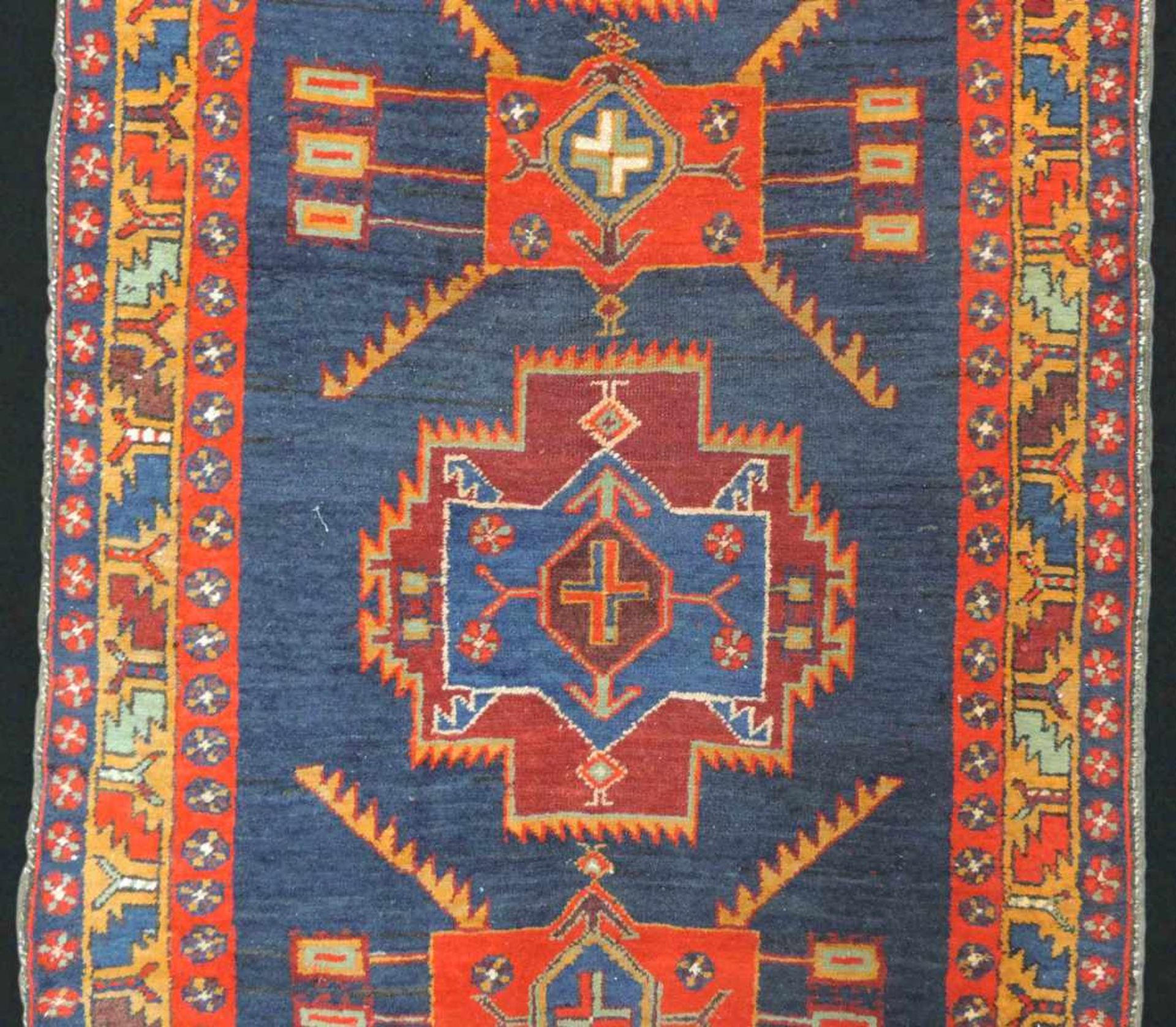 Meschkin Perserteppich Galerie. Iran, alt, Mitte 20. Jahrhundert. 325 cm x 107 cm. Orientteppich. - Bild 3 aus 6