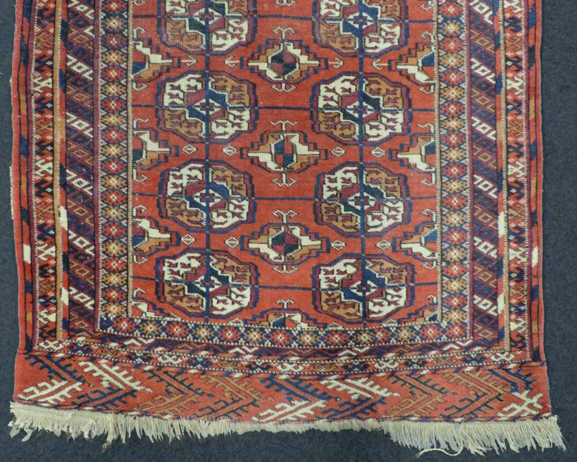 Göklan Jomud Tekke Herdteppich. Iran / Turkmenistan. Alt, um 1920. 103 cm x 86 cm. Handgeknüpft. - Bild 2 aus 5