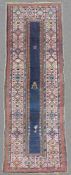 Talisch Galerie. Kaukasus. Antik, circa 1880. 323 cm x 89 cm. Orientteppich. Handgeknüpft. Wolle auf