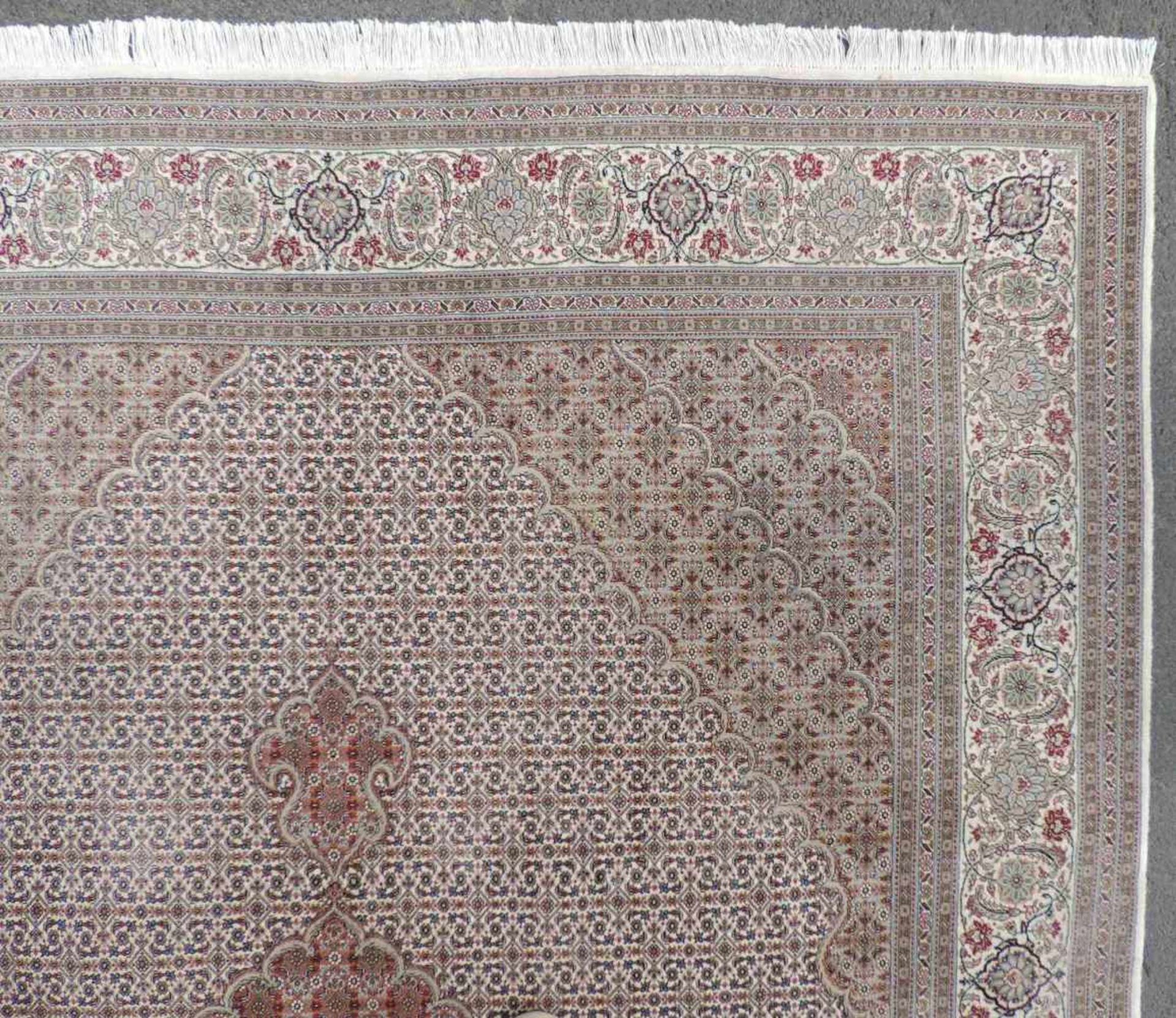 Täbriz Mahi Perserteppich. Iran. Sehr feine Knüpfung. 300 cm x 202 cm. Orientteppich. - Bild 9 aus 10