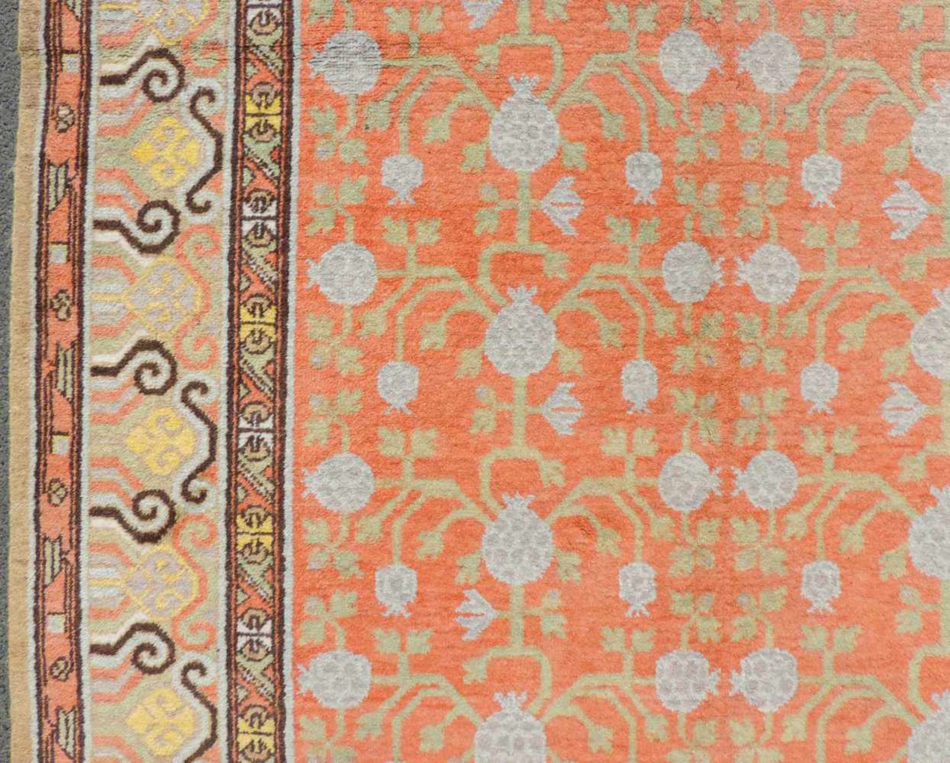 Khotan. Teppich. Zentralasien. Ost - China. Antik, um 1920. 284 cm x 174 cm. Orientteppich. - Bild 4 aus 9
