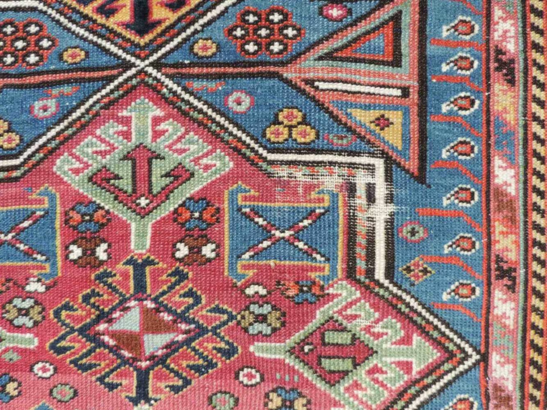 Schirwan Galerie Teppich. Kaukasus. Antik, um 1890. 270 cm x 96 cm. Orientteppich. Handgeknüpft. - Bild 7 aus 9