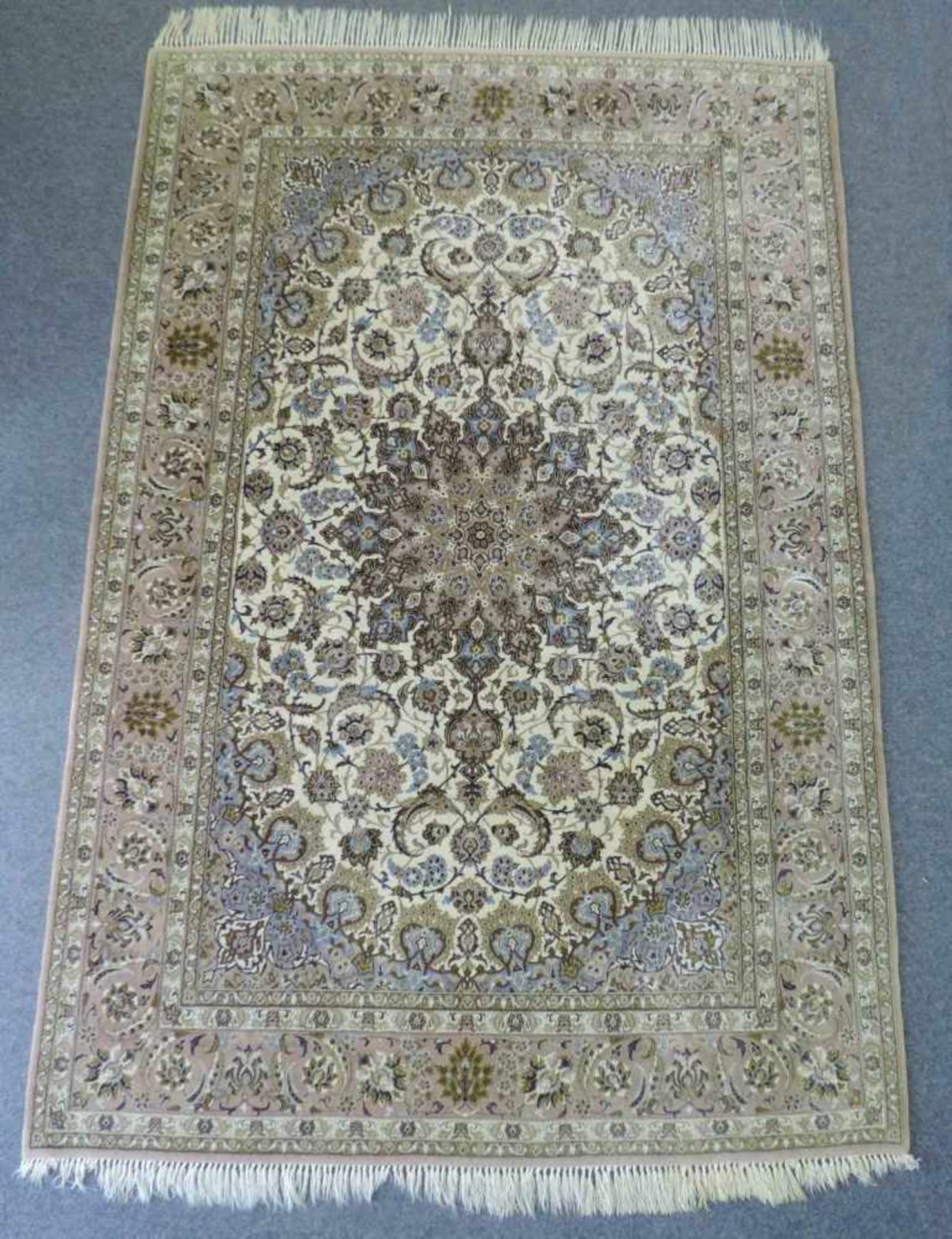 Isfahan Perserteppich. Iran. Sehr feine Knüpfung. 234 cm x 158 cm. Orientteppich. handgeknüpft.