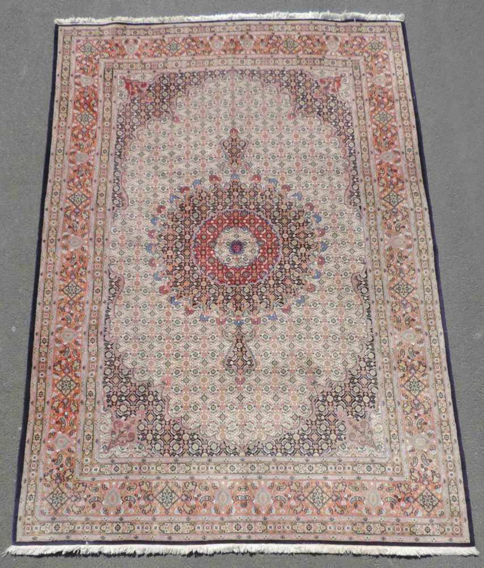 Mud, Perserteppich, Iran, feine Knüpfung. 302 cm x 205 cm. Orientteppich. Handgeknüpft. Wolle auf