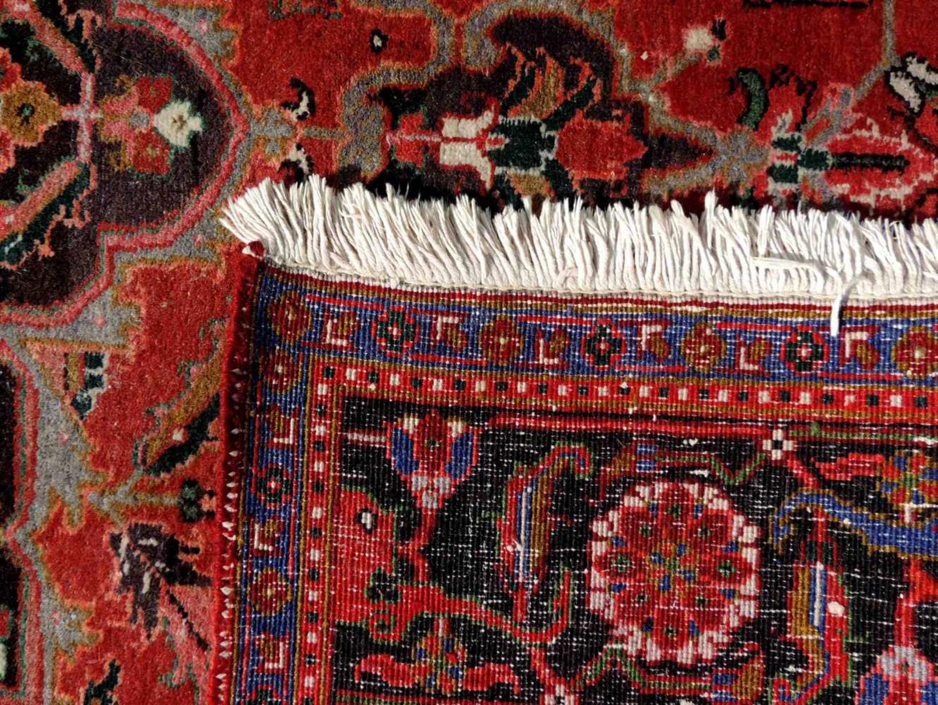 Heris Ahar Perserteppich. Iran, alt, Mitte 20. Jahrhundert. 306 cm x 221 cm. Handgeknüpft. Wolle auf - Bild 3 aus 12
