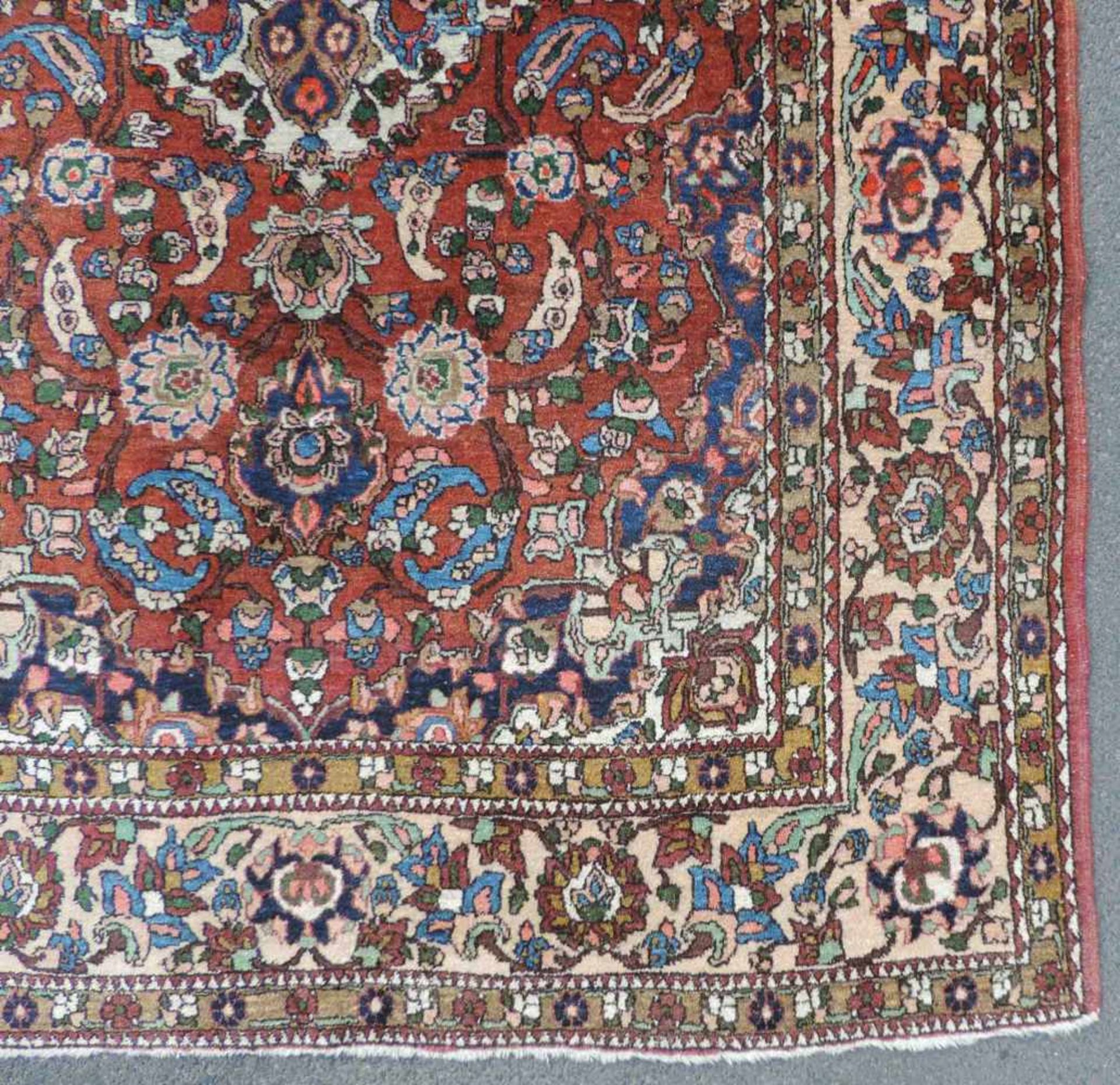 Isfahan Perserteppich. Iran, alt um 1930. Feine Knüpfung. 205 cm x 142 cm. Handgeknüpft. Wolle auf - Bild 5 aus 11
