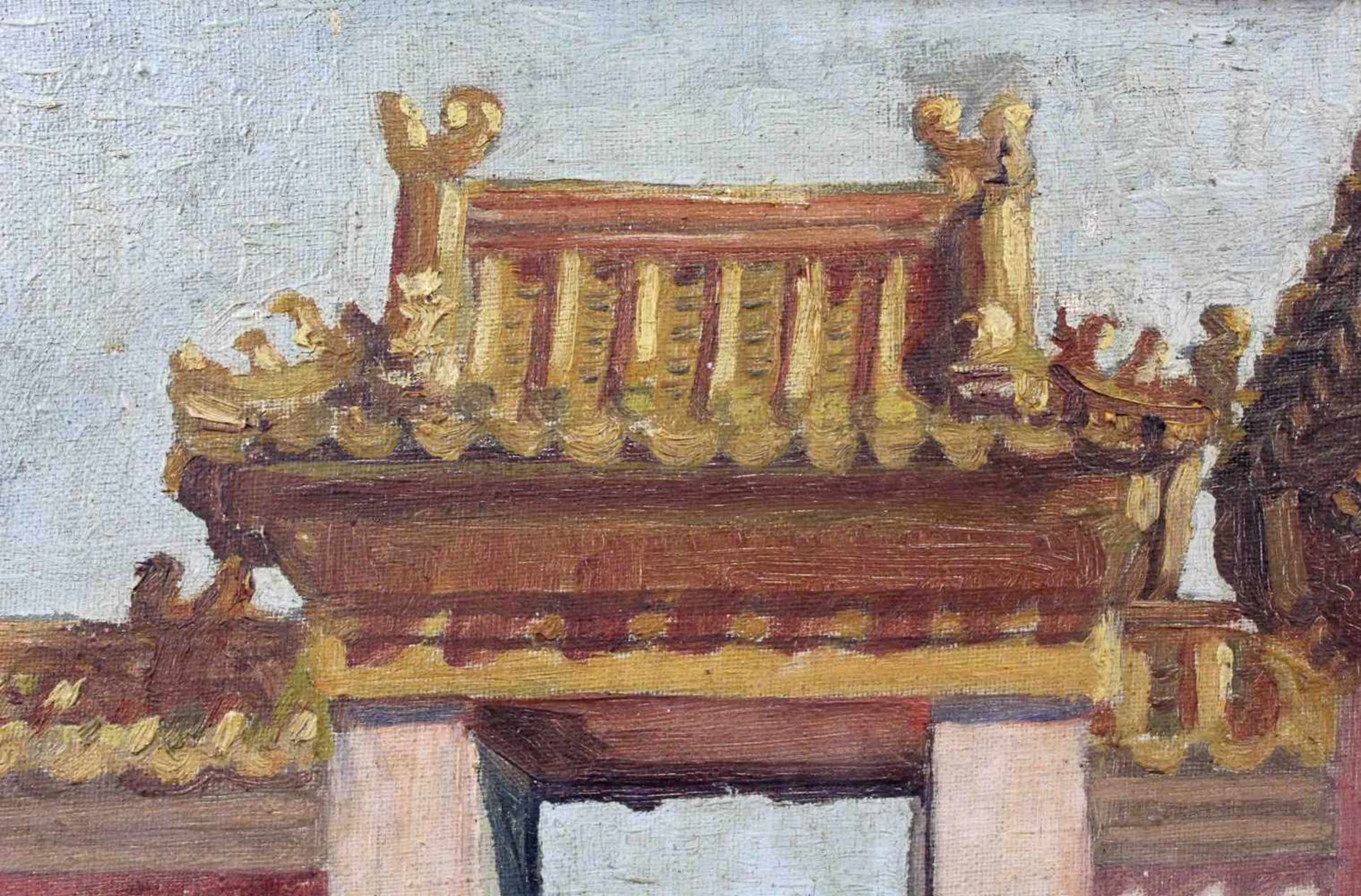 UNDEUTLICH SIGNIERT (XX). China. Palace gate. 1930. 34 cm x 35,5 cm. Gemälde, Öl auf Leinwand. Links - Bild 4 aus 6