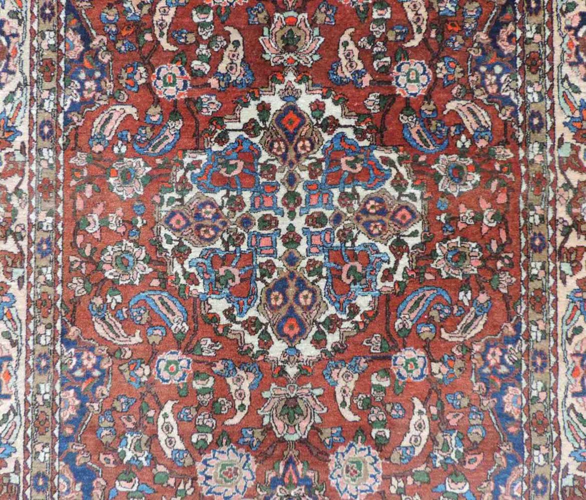 Isfahan Perserteppich. Iran, alt um 1930. Feine Knüpfung. 205 cm x 142 cm. Handgeknüpft. Wolle auf - Bild 7 aus 11