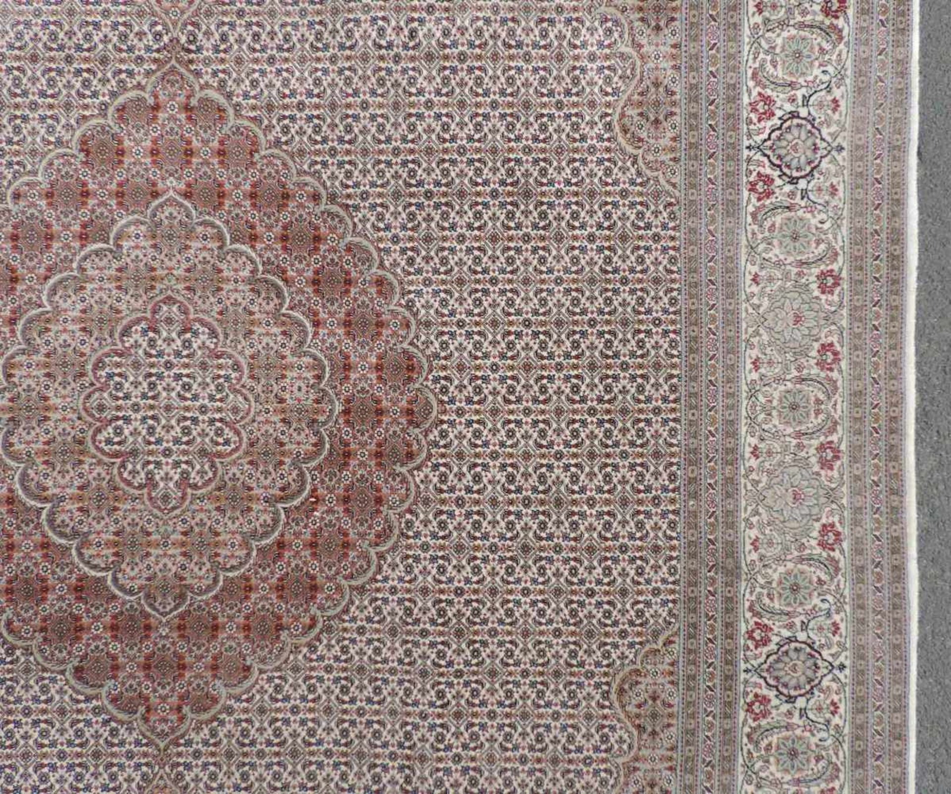 Täbriz Mahi Perserteppich. Iran. Sehr feine Knüpfung. 300 cm x 202 cm. Orientteppich. - Bild 7 aus 10