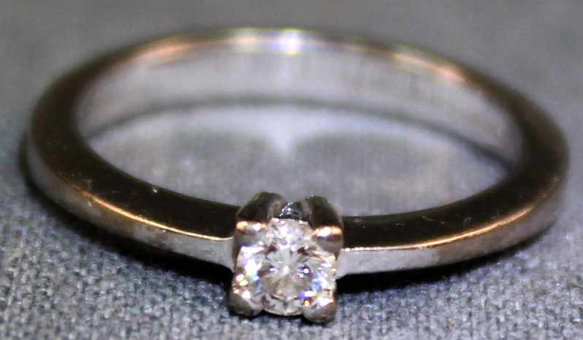 Ring, Weißgold 585. Ein Solitär Diamant Brillant. Wesselton lupenrein. Der Stein 0,15 Karat. 3 Gramm - Bild 5 aus 5