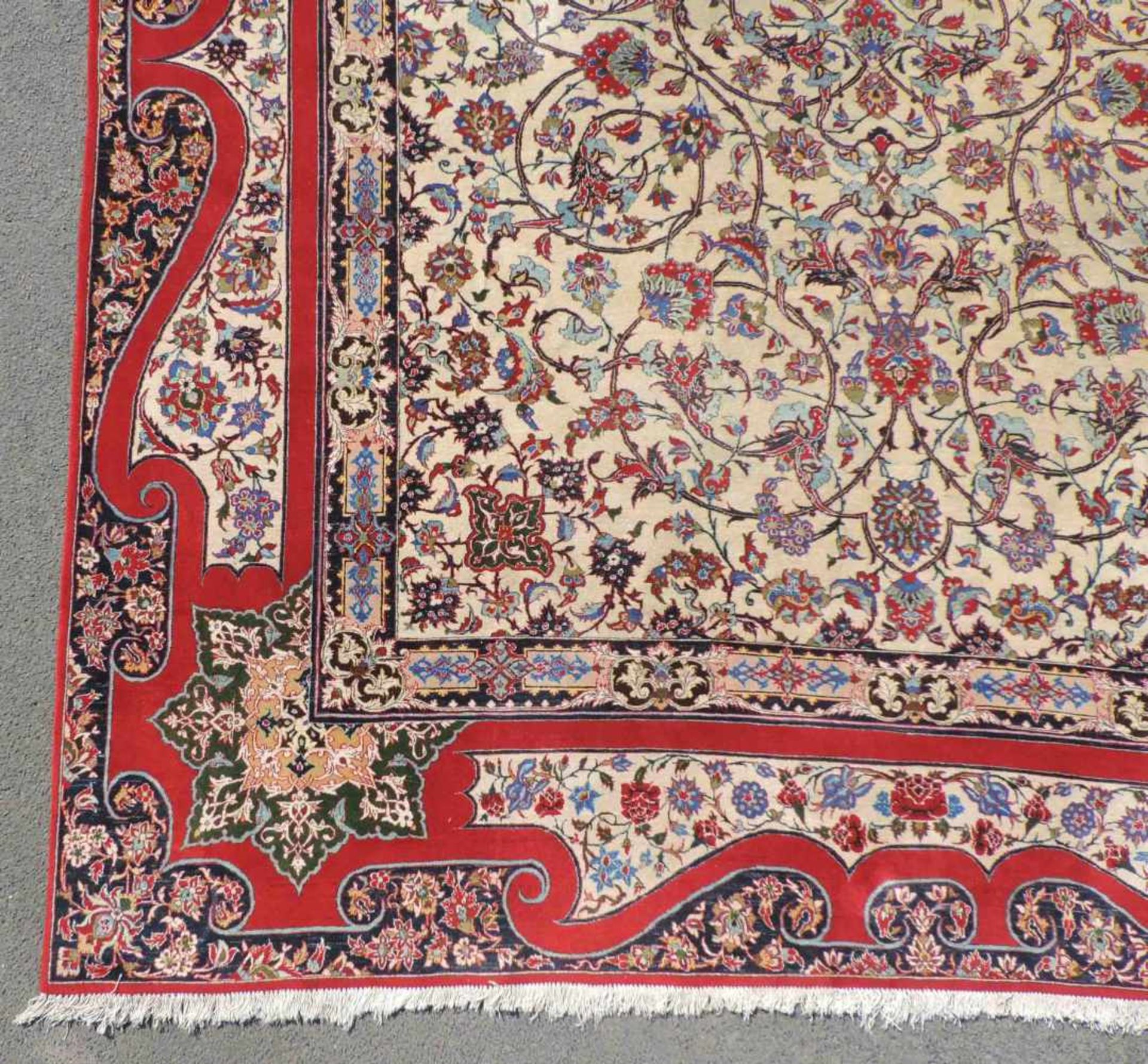 Isfahan Perserteppich. Iran. Mitte 20. Jahrhundert. Sehr feine Knüpfung. 362 cm x 260 cm. - Bild 3 aus 10