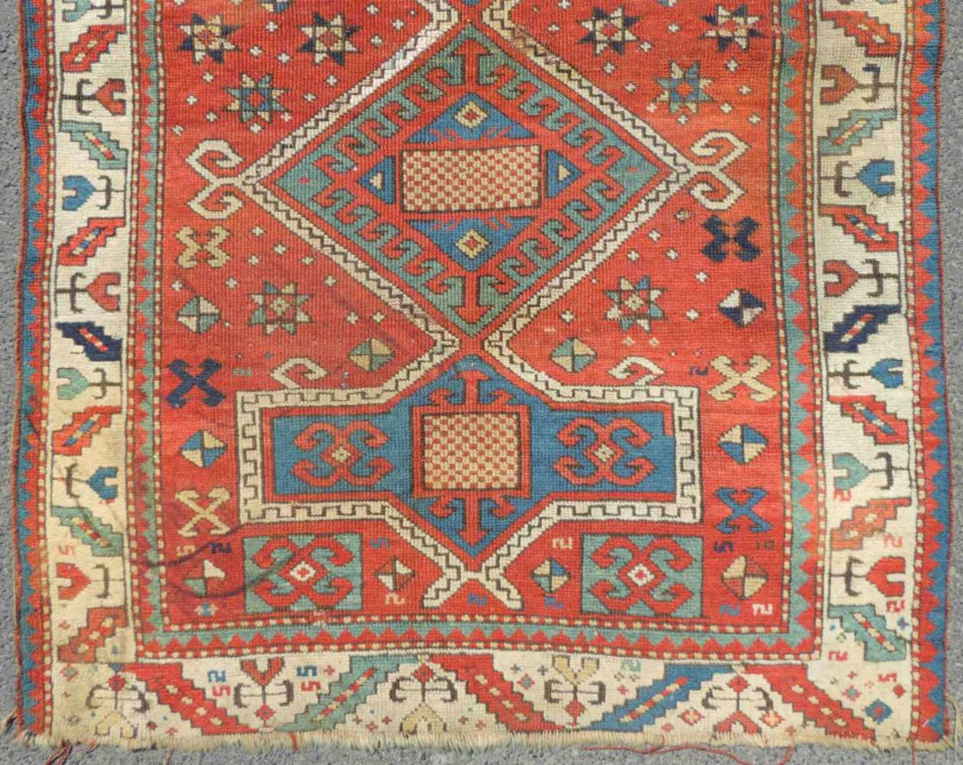 Fachralo Kasak, Gebetsteppich. Kaukasus. Mitte 19. Jahrhundert. 137 cm x 93 cm. Orientteppich. - Bild 2 aus 6