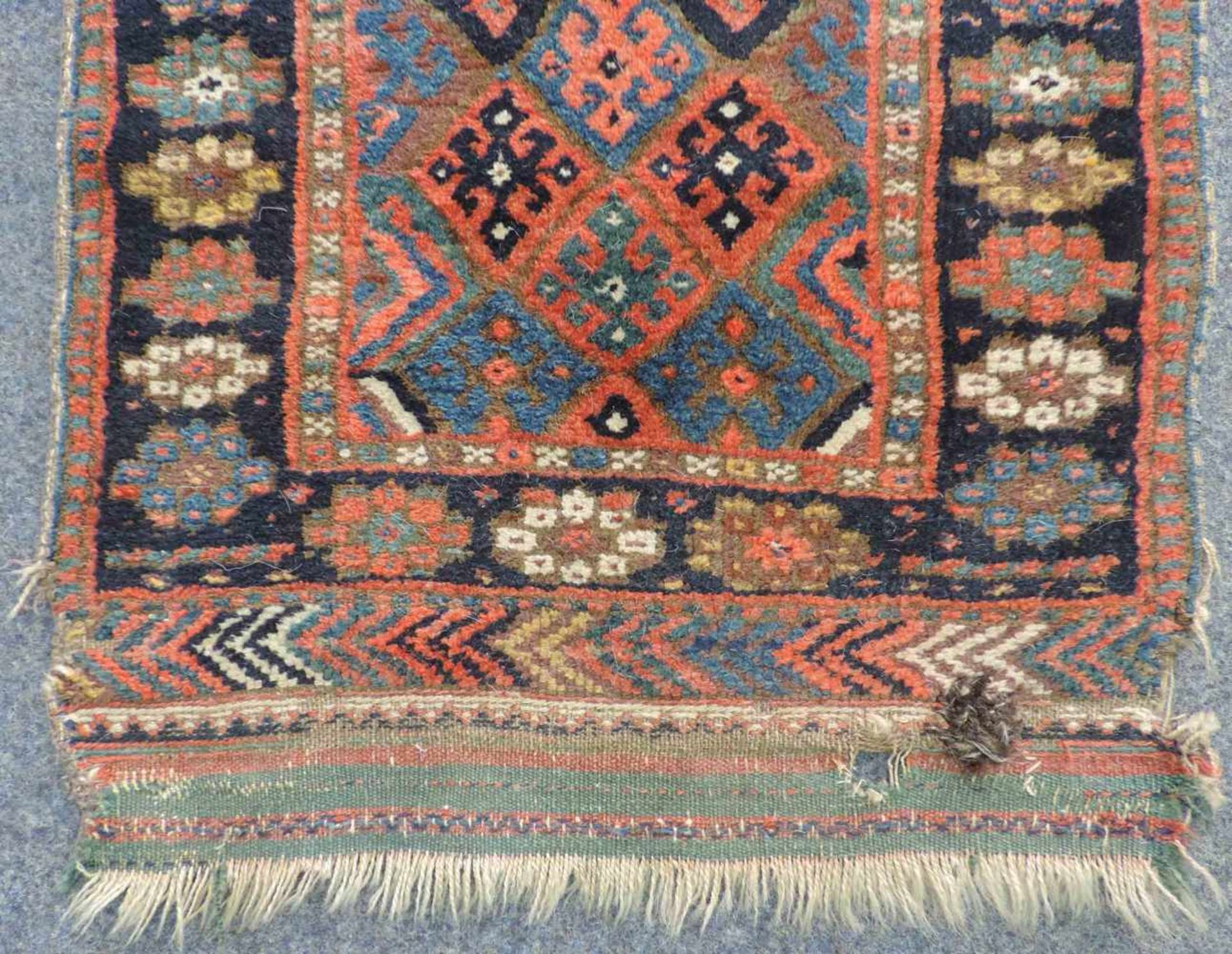 Jaff Stammesteppich. Taschenfront. Iran, antik, um 1890. 68 cm x 56 cm insgesamt. Handgeknüpft und - Bild 3 aus 5