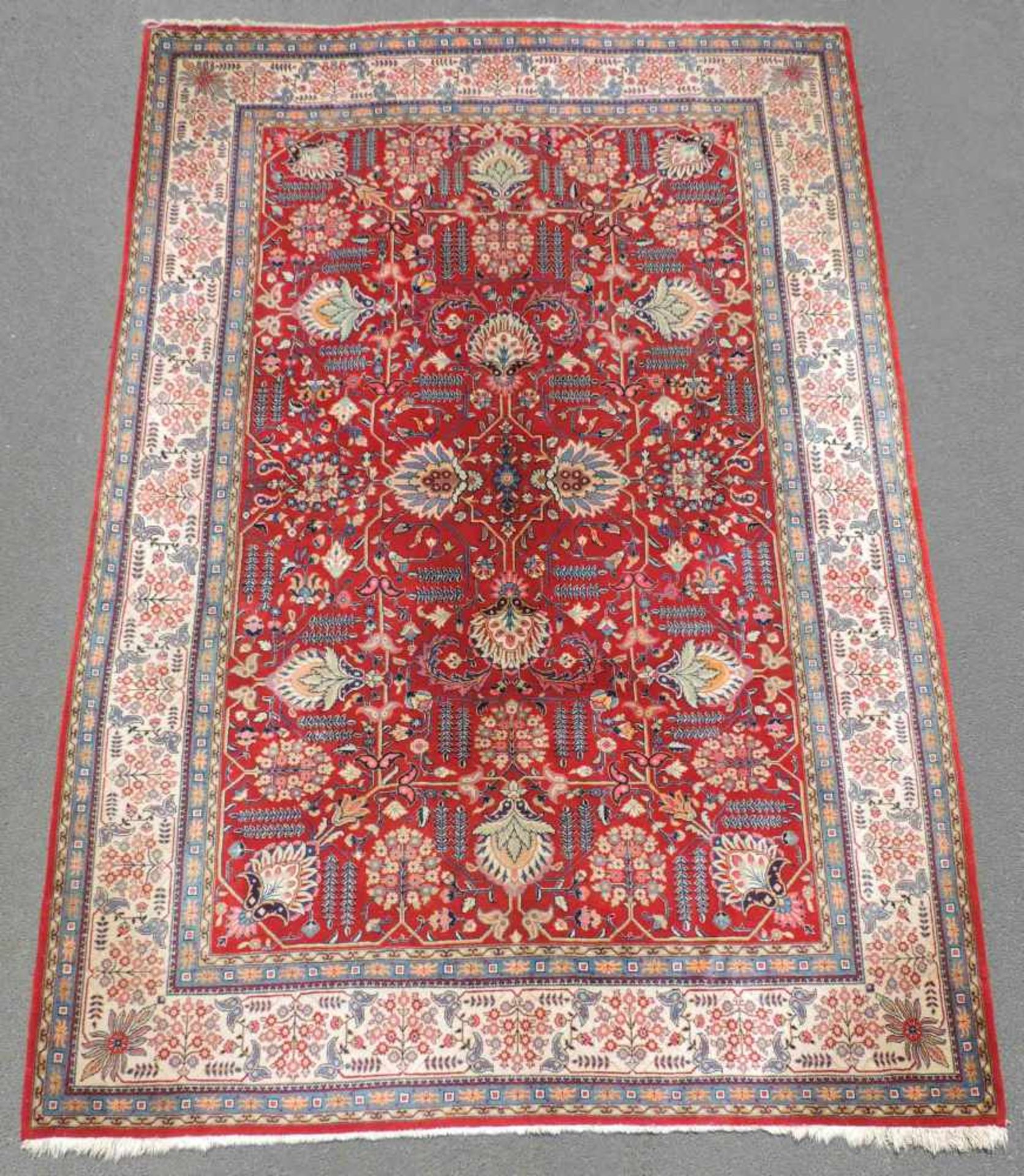 Saruk Perserteppich. Iran. 325 cm x 220 cm. Orientteppich. handgeknüpft. Wolle auf Baumwolle.