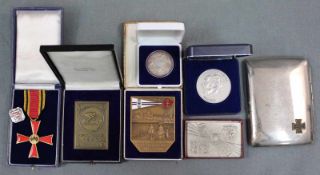 Historische Gegenstände. Auch Hessisches Verdienstkreuz, Sportabzeichen und Medaillen. Teils in