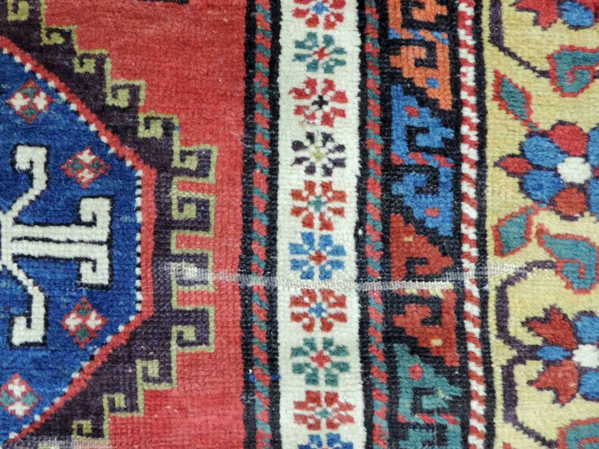 Gendje Galerie Teppich. Kaukasus. Antik um 1880. 270 cm x 116 cm. Orientteppich. Handgeknüpft. Wolle - Bild 8 aus 10