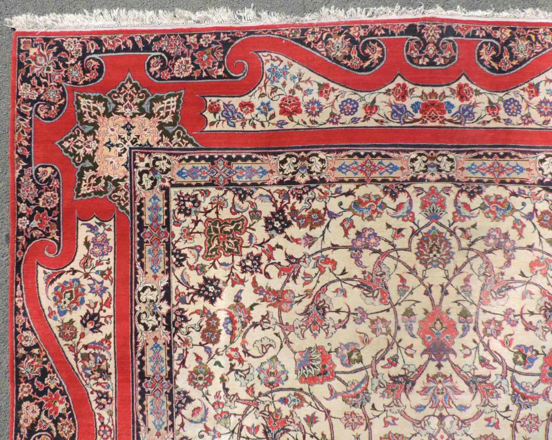 Isfahan Perserteppich. Iran. Mitte 20. Jahrhundert. Sehr feine Knüpfung. 362 cm x 260 cm. - Bild 8 aus 10