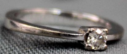Ring, Weißgold 585. Ein Solitär Diamant Brillant. Wesselton lupenrein. Der Stein 0,15 Karat. 3 Gramm