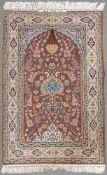 Isfahan Gebetsteppich signiert "Ali Maleki". Persien, Iran. Selten feine Knüpfung. 172 cm x 108