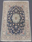 Nain Perserteppich. Iran. Feine Knüpfung. 242 cm x 153 cm. Orientteppich, handgeknüpft. Korkwolle