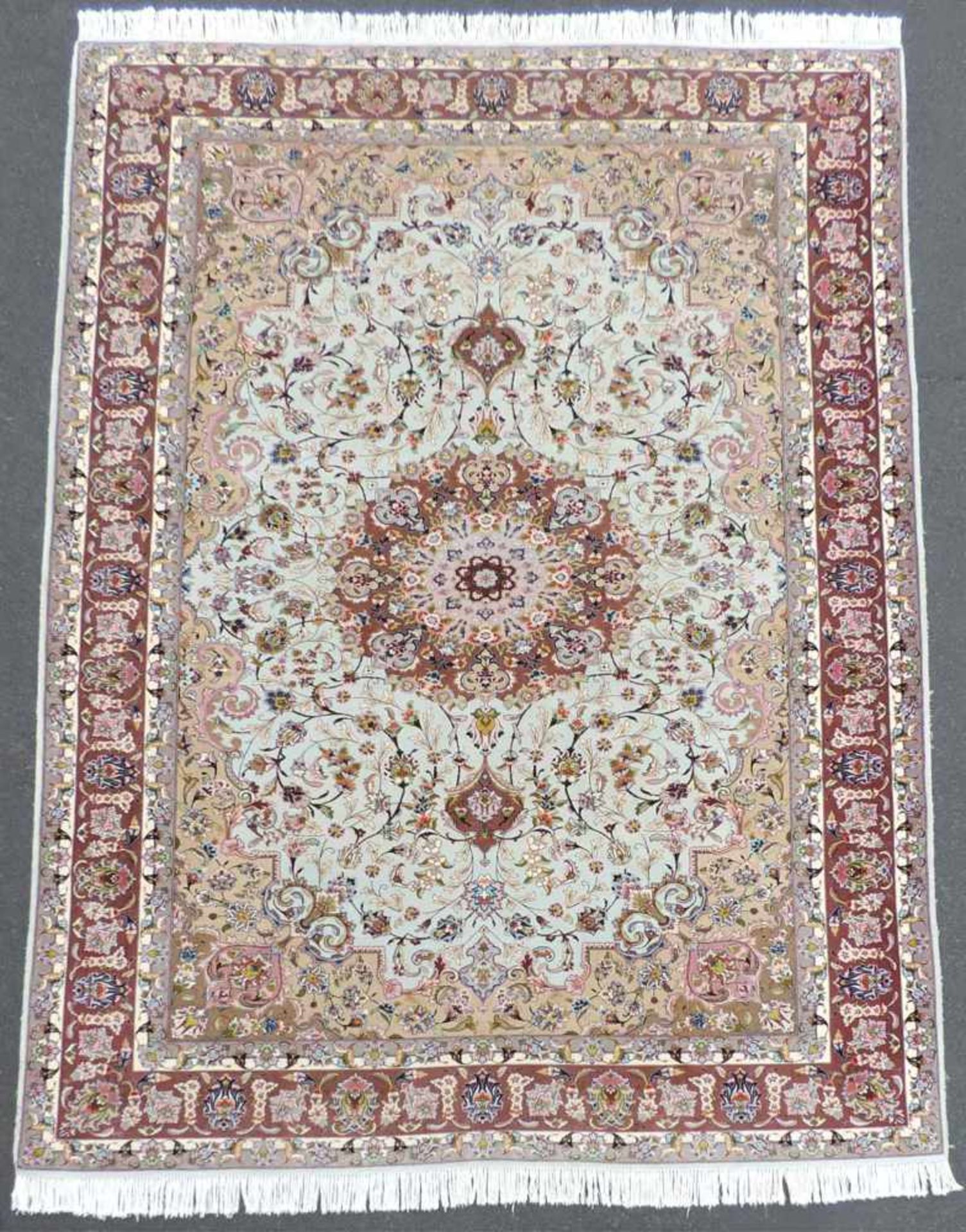 Kork Täbris Perserteppich. Iran. Selten feine Knüpfung. 300 cm x 202 cm. Handgeknüpft. Mit Seide auf