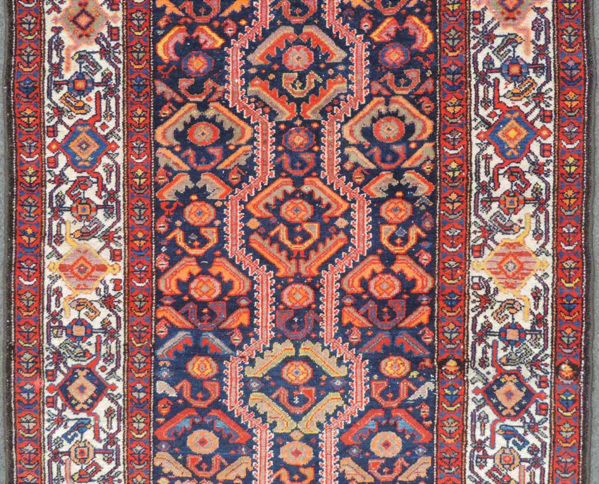 Malayer Perserteppich. Galerie. Iran. Alt, um 1930. 372 cm x 100 cm. Handgeknüpft. Wolle auf - Image 6 of 10