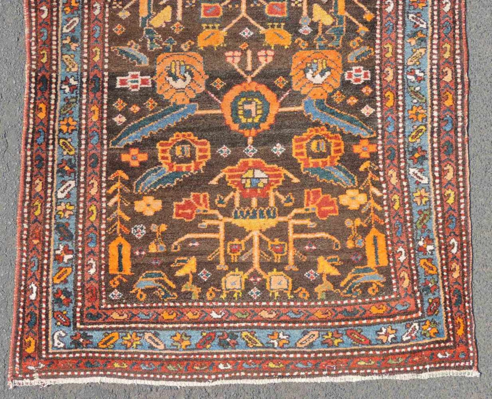 Hamadan Perserteppich. Iran. Alt, um 1910. 200 cm x 90 cm. Handgeknüpft. Wolle auf Baumwolle. - Image 2 of 7
