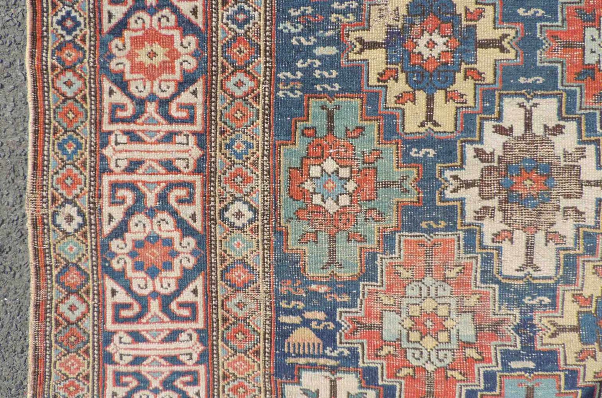 Schirwan Galerie Teppich. Kaukasus. Antik, um 1860. Feine Knüpfung. 307 cm x 106 cm. Handgeknüpft. - Bild 8 aus 9