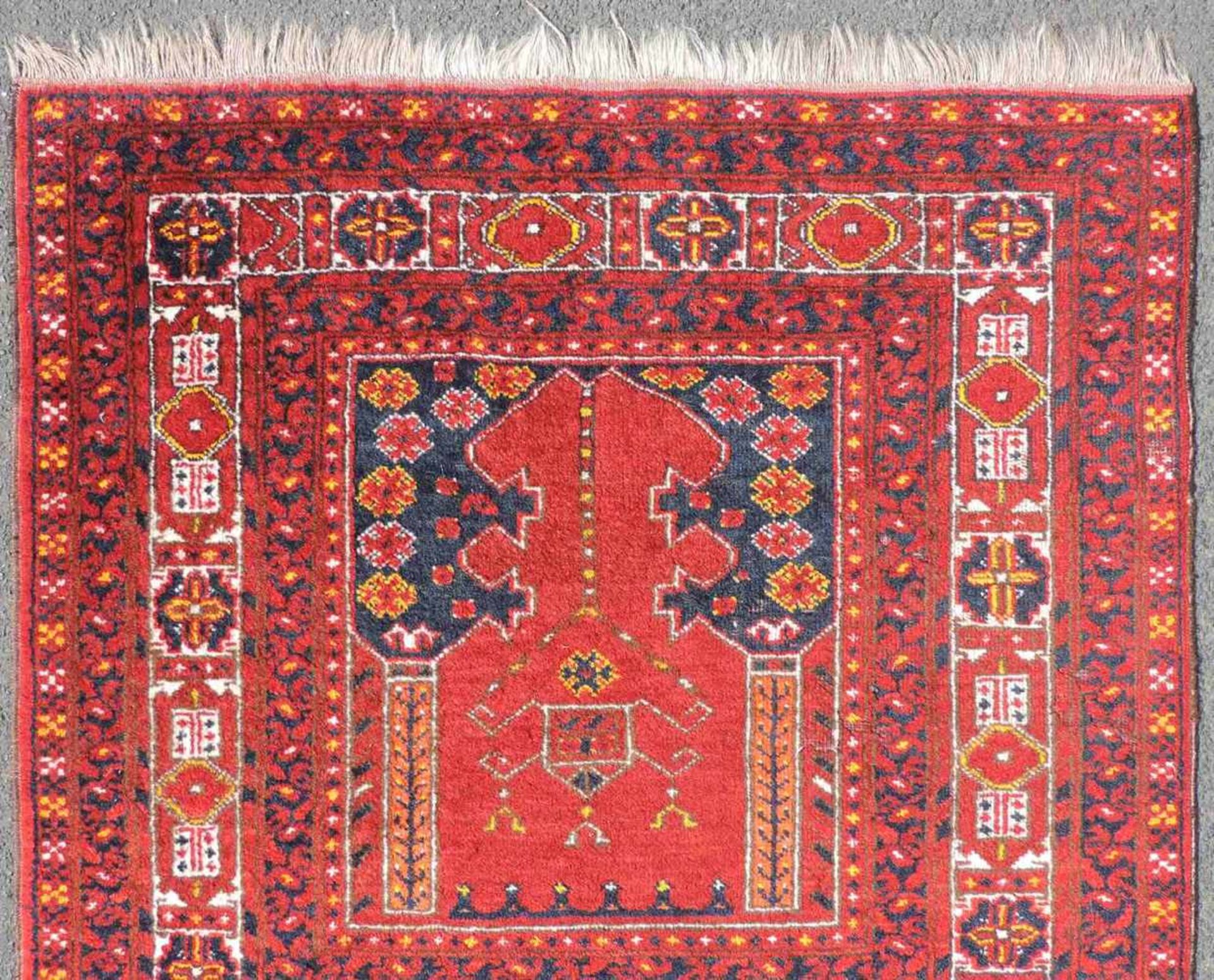 Ersari Familiengebetsteppich, Afghanistan. Alt, um 1930. 218 cm x 111 cm. Orientteppich. - Bild 4 aus 8