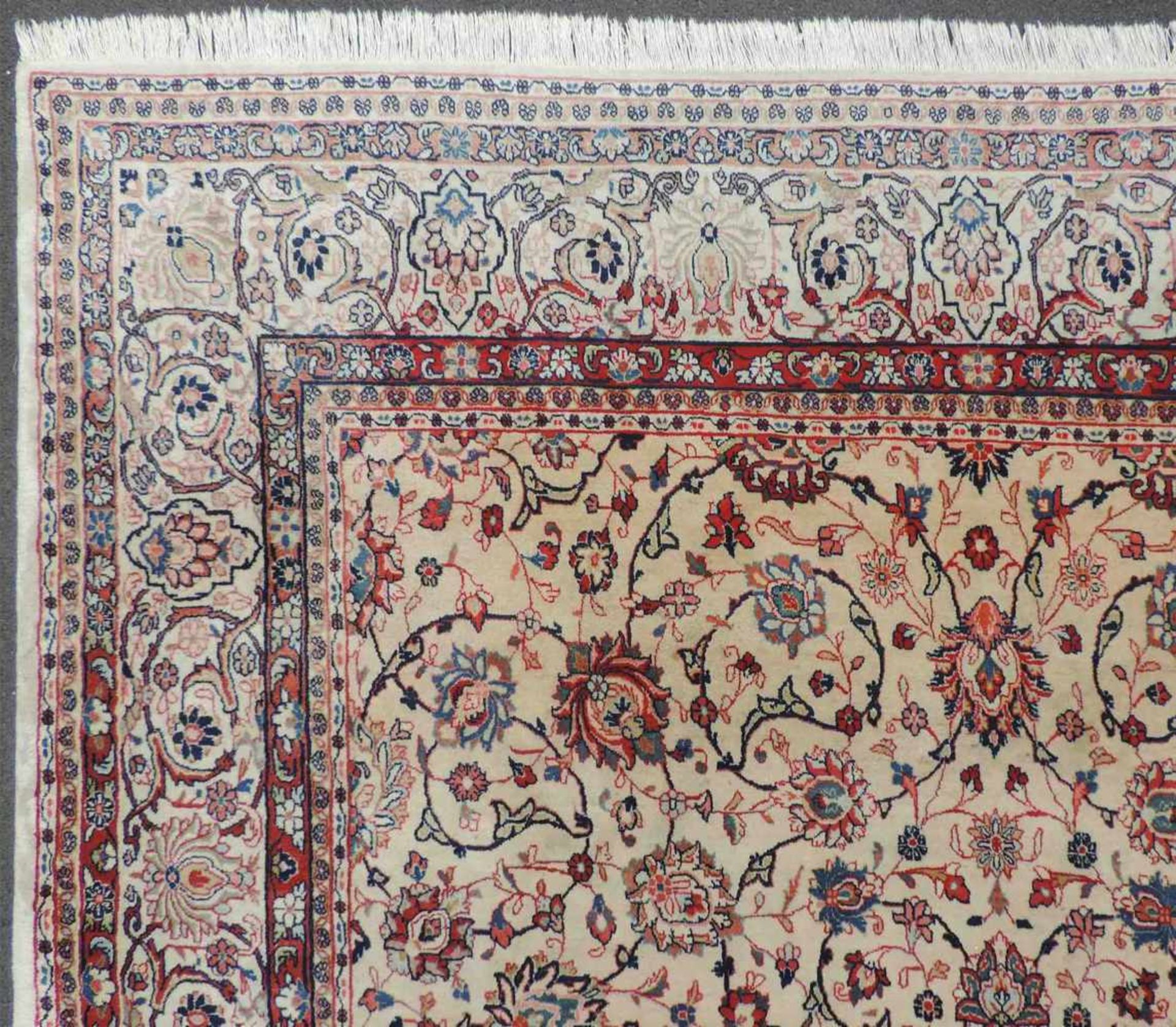 Saruk Perserteppich. Iran. 441 cm x 286 cm. Orientteppich, handgeknüpft. Wolle auf Baumwolle. - Bild 9 aus 11