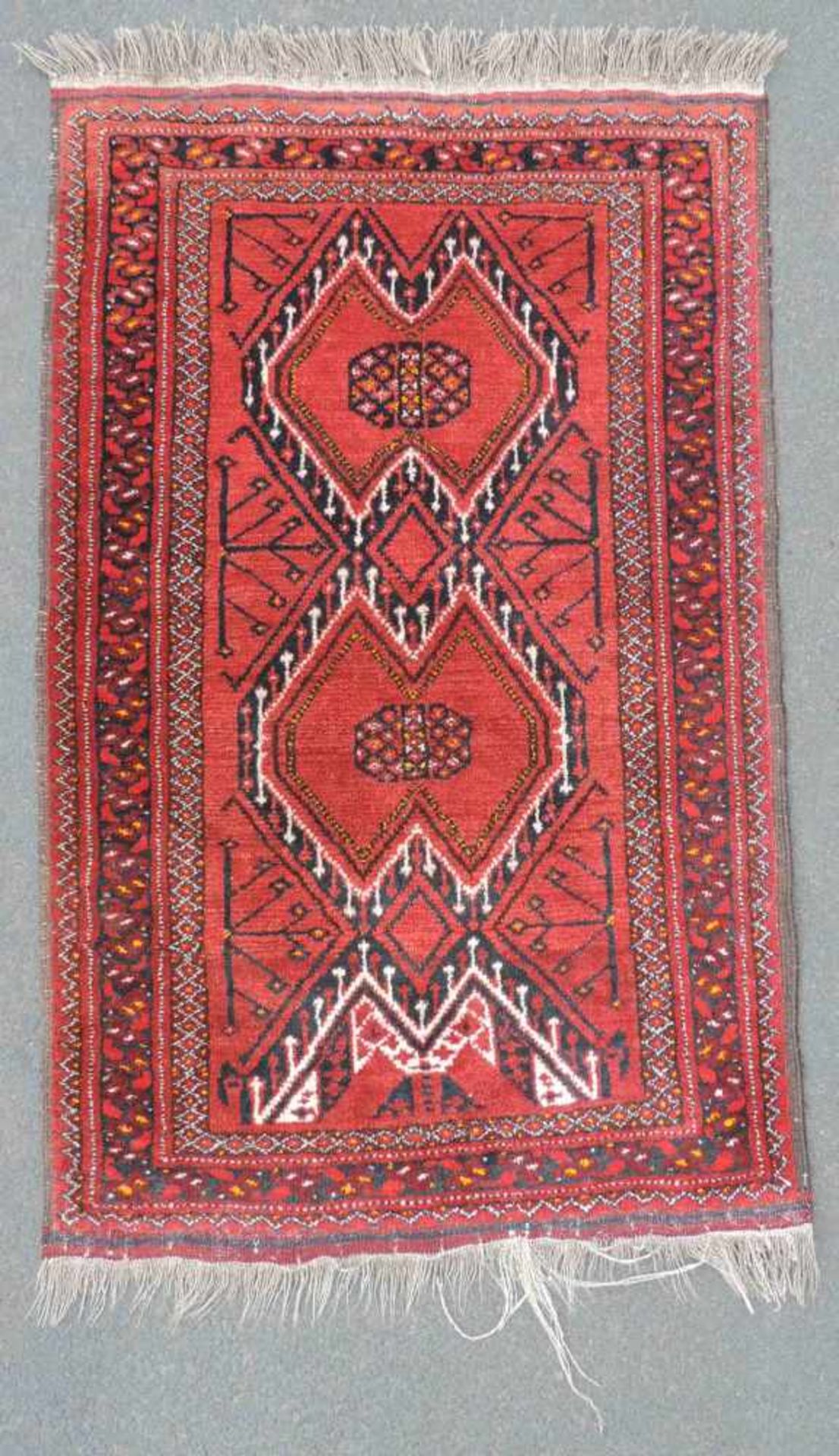 Ersari Stammesteppich. Afghanistan. Alt. 1. Hälfte 20. Jahrhundert. 115 cm x 77 cm. Handgeknüpft.