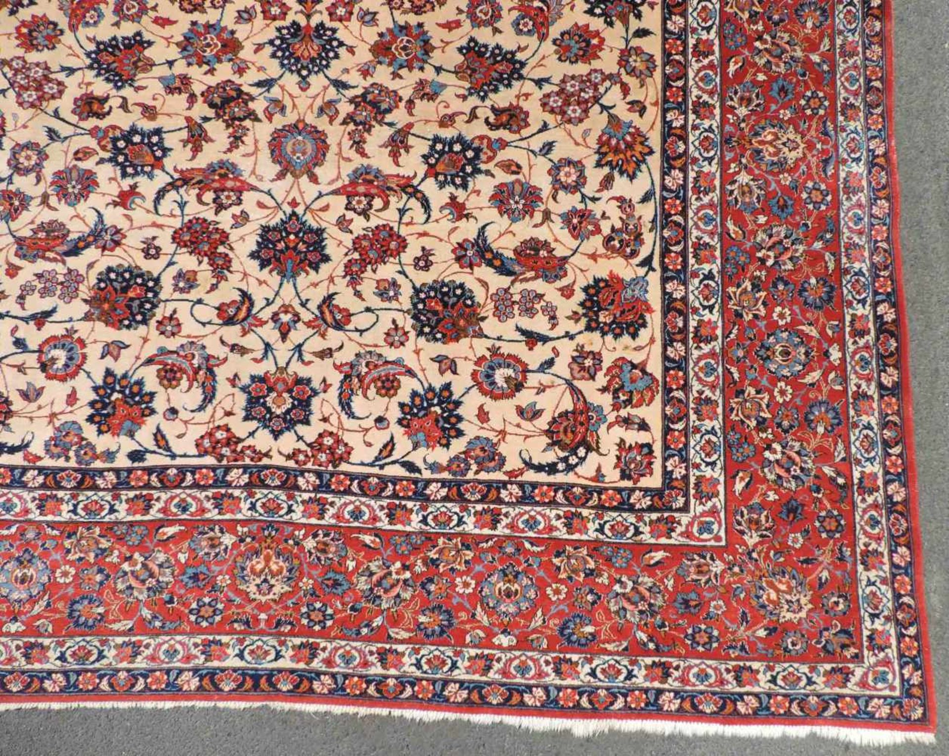 Isfahan Perserteppich. Durchgemustert. Iran. Feine Knüpfung. 391cm x 285 cm. Handgeknüpft. Wolle auf - Image 3 of 9