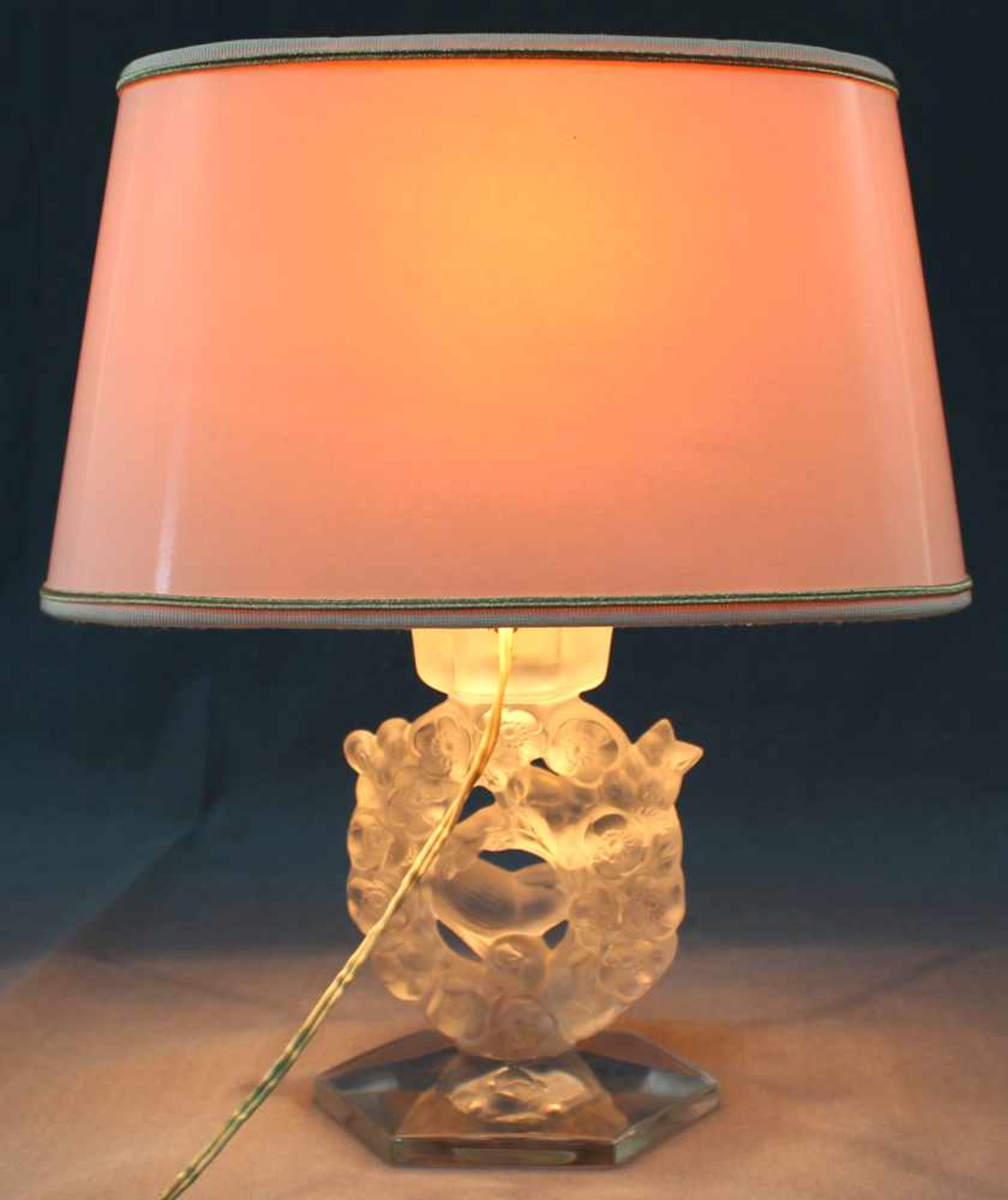 Lampe, Lalique, Frankreich, mit Vogel- und Blumendekor. Höhe 16,5 cm. Am Fuß bezeichnet "Lalique - Image 3 of 12