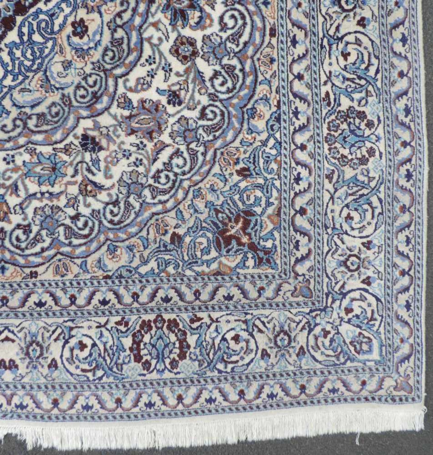 Nain Perserteppich. Iran. Quadratisch. 197 cm x 201 cm. Handgeknüpft. Wolle mit Seide auf Baumwolle. - Image 3 of 8